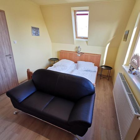Bed and Breakfast Keresz Panzio Martely Екстер'єр фото