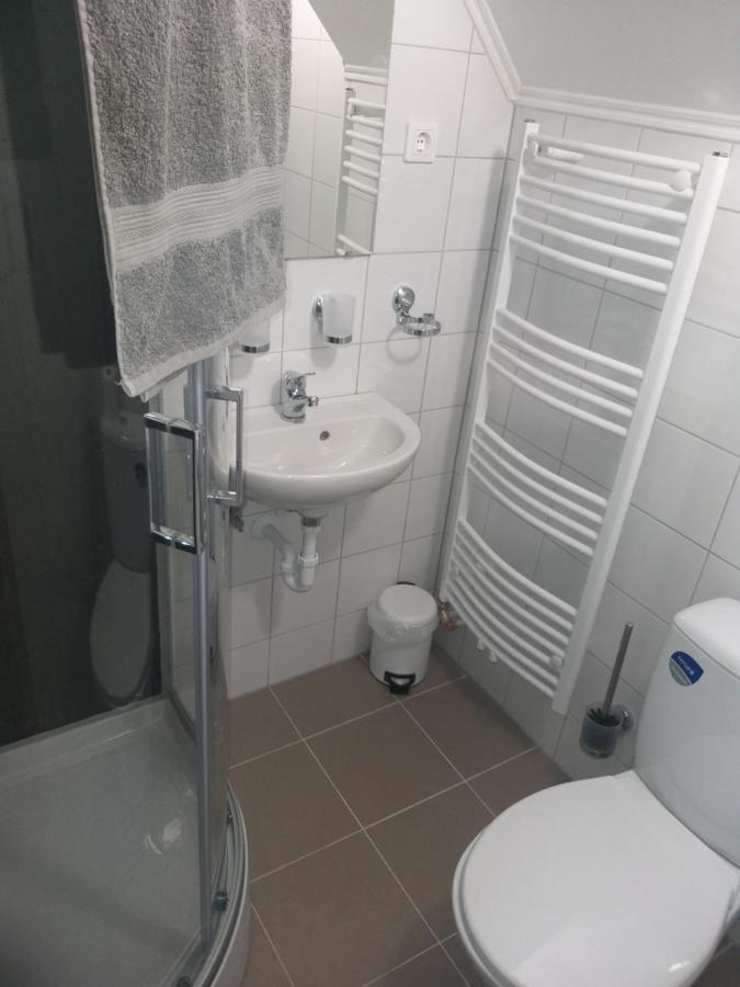 Bed and Breakfast Keresz Panzio Martely Екстер'єр фото