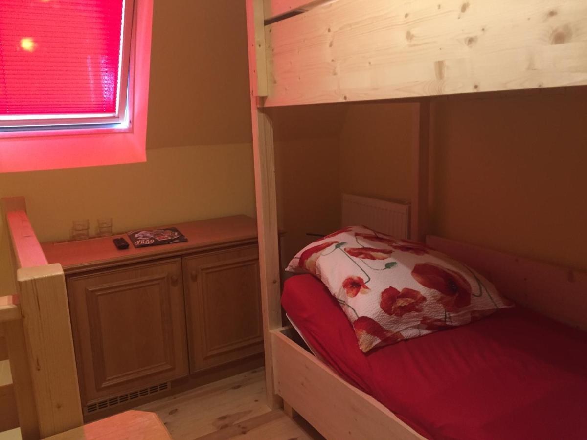 Bed and Breakfast Keresz Panzio Martely Екстер'єр фото
