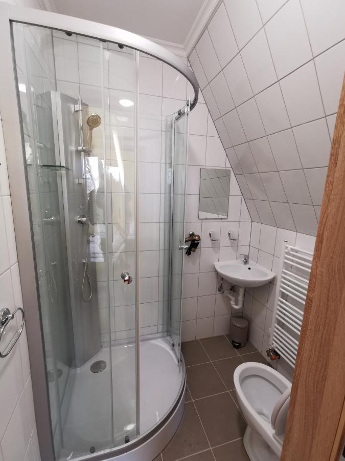 Bed and Breakfast Keresz Panzio Martely Екстер'єр фото