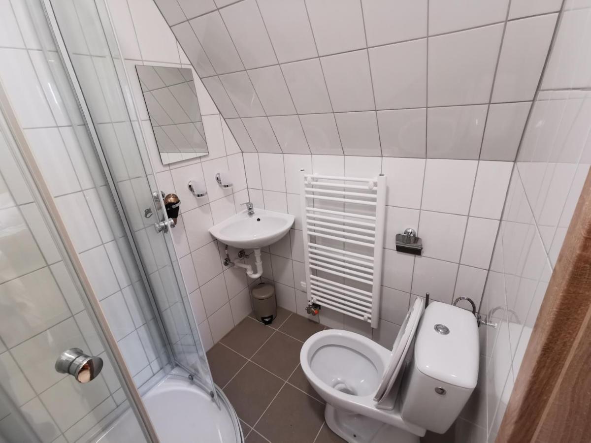 Bed and Breakfast Keresz Panzio Martely Екстер'єр фото
